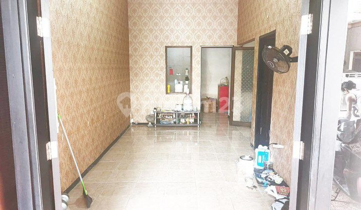 House in Jambangan Surabaya Ready to Occupy Strategic Location 2