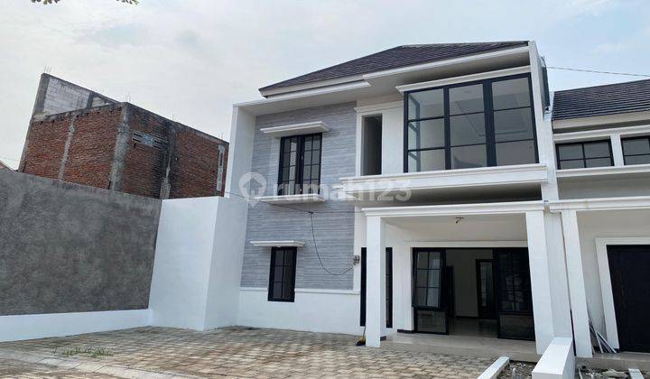 Rumah Mewah Minimalis 2 Lantai Selangkah Dari Alun-Alun Sidoarjo  1