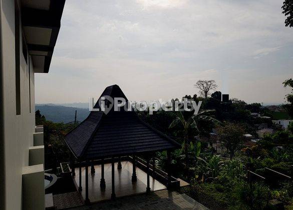 DISEWAKAN rumah Setiabudi, Banyumanik, top view, swimm pool, Semarang 1