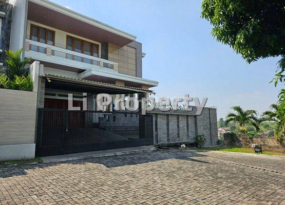 DISEWAKAN rumah Graha Candi Golf, Jangli, furnished, view, Semarang