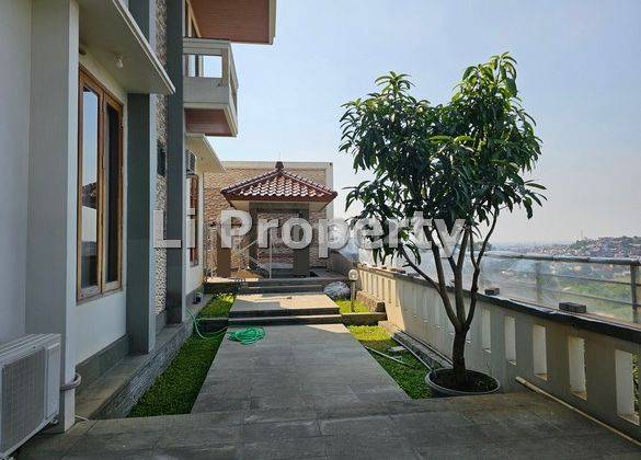 DISEWAKAN rumah Graha Candi Golf, Jangli, furnished, view, Semarang 2