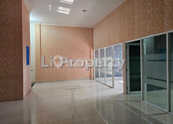 Kyai Saleh shophouse, City Center, 8.5 meters wide, near Tugumuda and Trilomba Juang, Semarang 1