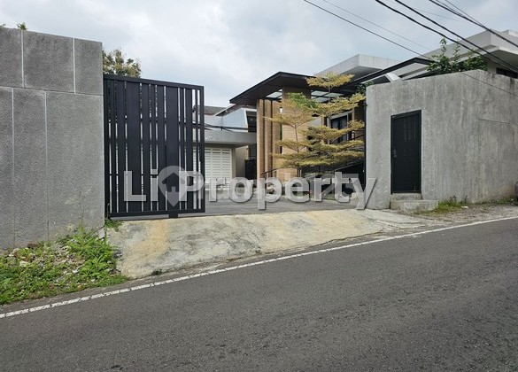 FOR SALE luxury house in Salatiga, ready to occupy, cool, Central Java. 1