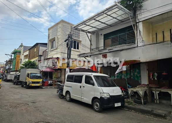 For Rent: Pedamaran shop house, Chinatown, near Johar Market, Central City, Semarang. 1