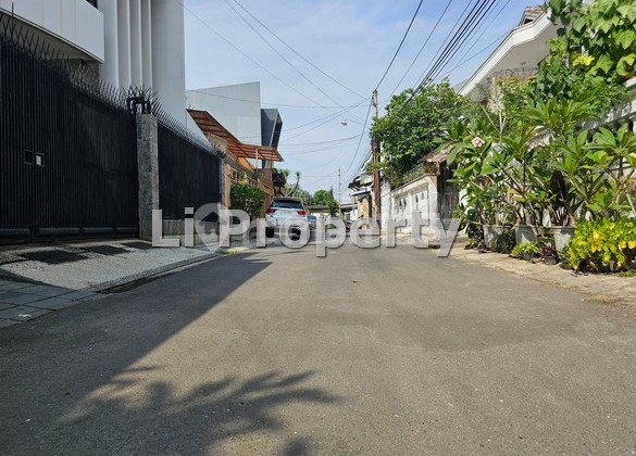 FOR SALE single-story house, City Center, near Police Headquarters and Simpang Lima, Semarang 2