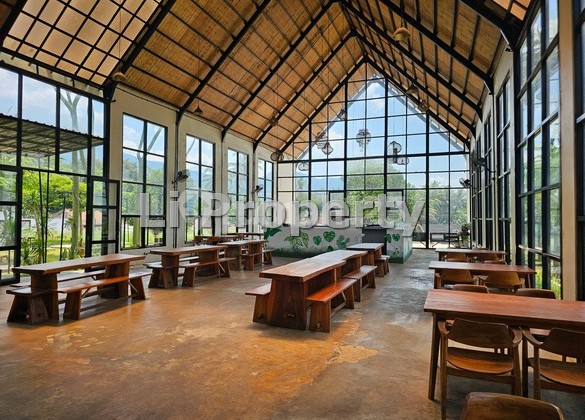 resto Tuntang, dekat Salatiga, kabupaten Semarang, view gunung, Jawa Tengah