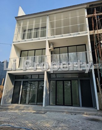 FOR SALE Semarang Indah shop house, near the Airport and The Park Mall, Semarang. 2