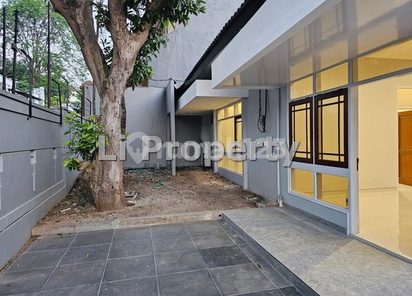FOR RENT house, Sultan Agung, Gajahmungkur, swimming pool, near AKPOL, Semarang 1