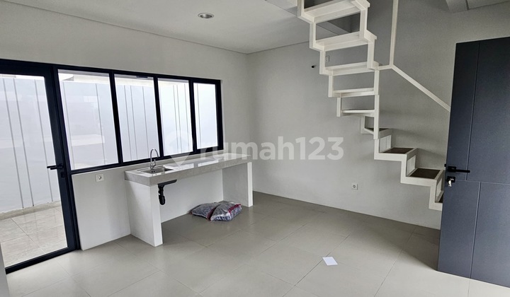 Disewakan Rumah 2 Lantai di Karawaci, Park Serpong, Cityzen Park West 2