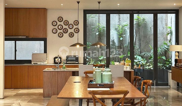 Modern Minimalist House for Sale in Benhil, Central Jakarta Modern Minimalist House for Sale in Benhil, Central Jakarta