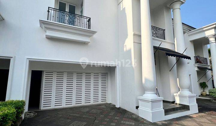 Rumah Modern American Classic 3 Lantai Siap Huni di Kemang Selatan 1