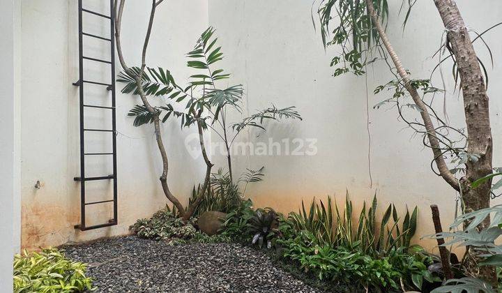 Rumah Modern American Classic 3 Lantai Siap Huni di Kemang Selatan 2