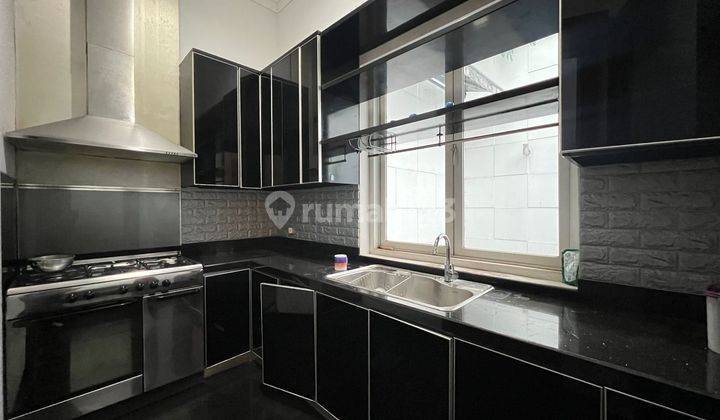 Rumah 2 Lantai Furnished di Pejaten Jakarta Selatan 2