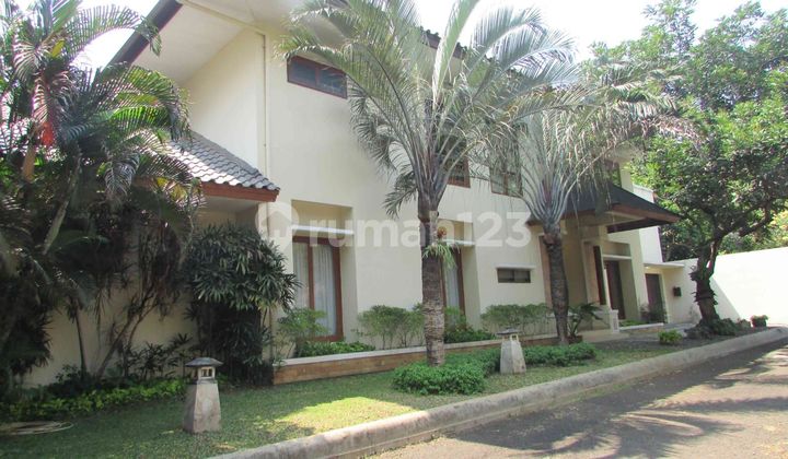 Townhouse 4 Bedrooms with Backyard and Pool in Pejaten Townhouse 4 Bedrooms with Backyard and Pool in Pejaten