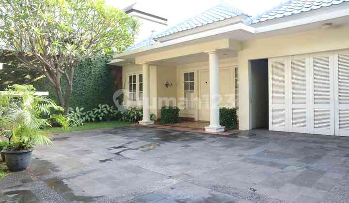 Good Location 3br With Swimming Pool And Backyard