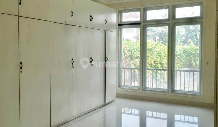 Harga Nego, Rumah 5 Kamar Lokasi Jalan Lebar Pondok Indah 1