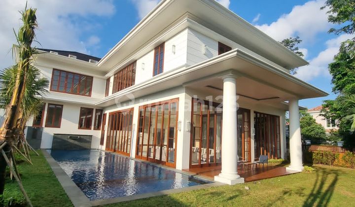 Brand New House 3 Lantai dengan Taman Luas dan Kolam Renang Brand New House 3 Lantai dengan Taman Luas dan Kolam Renang