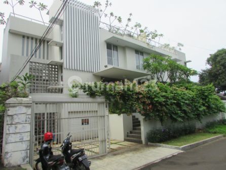 House For Rent In Kuningan Area With Private Pool & Rooftop