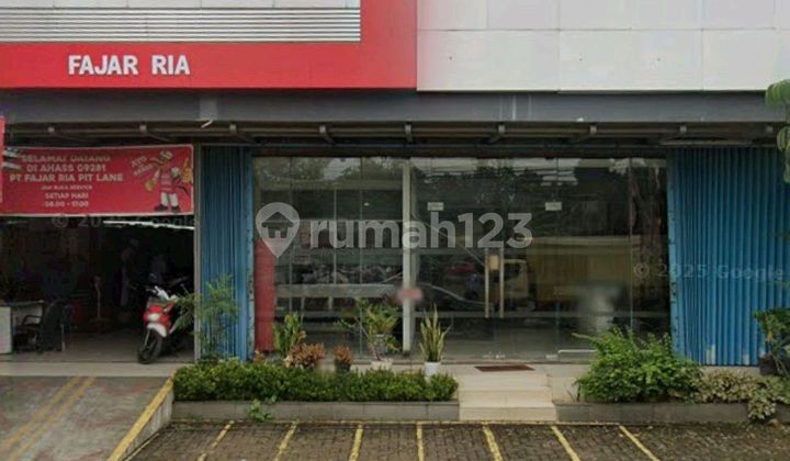 For Sale 2-Story Commercial Building Former AHASS Honda Motor Showroom