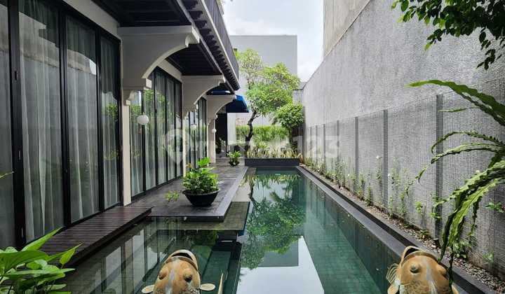 Beautiful house with Private Pool at Pondok Indah 2