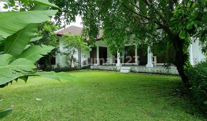 Beautiful House With Garden & Pool In Kemang 2