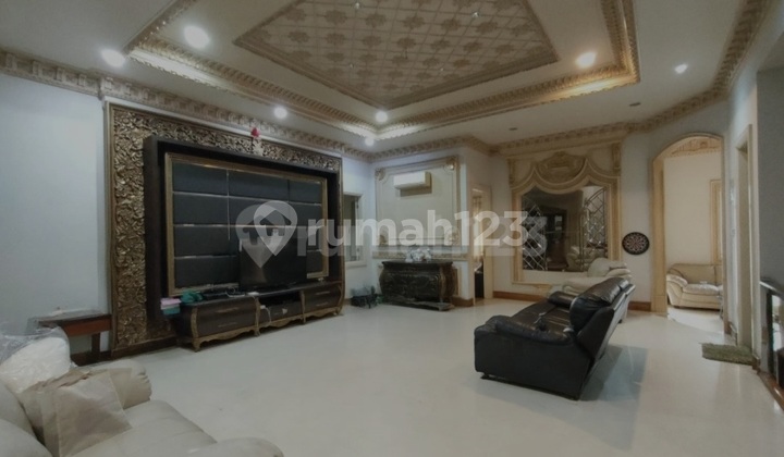 Dijual Rumah Mewah dan Nyaman Bernuansa European Classic di Cengkareng Jakarta Barat