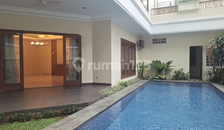 Disewakan Rumah di Pondok Indah Area Tenang Nyaman dan Kolam Renang