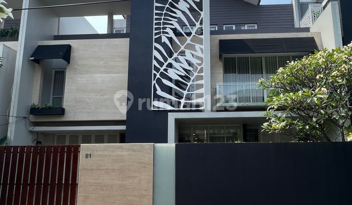 Beautiful Town House 5 Bedrooms with Private Pool in Cipete, South Jakarta Beautiful Town House 5 Bedrooms with Private Pool in Cipete, South Jakarta