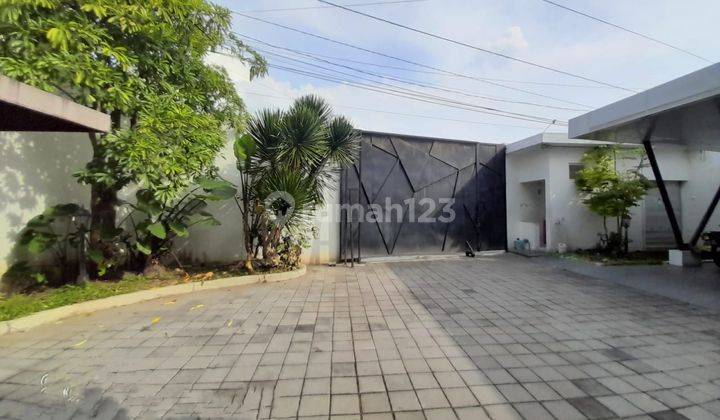 Rumah Kolam Renang Parkir luas Cocok Buat Kantor 2