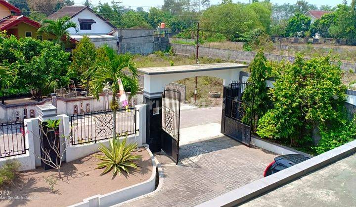 Villa Dijual Tanah Luas Kolam Renang Pribadi 2