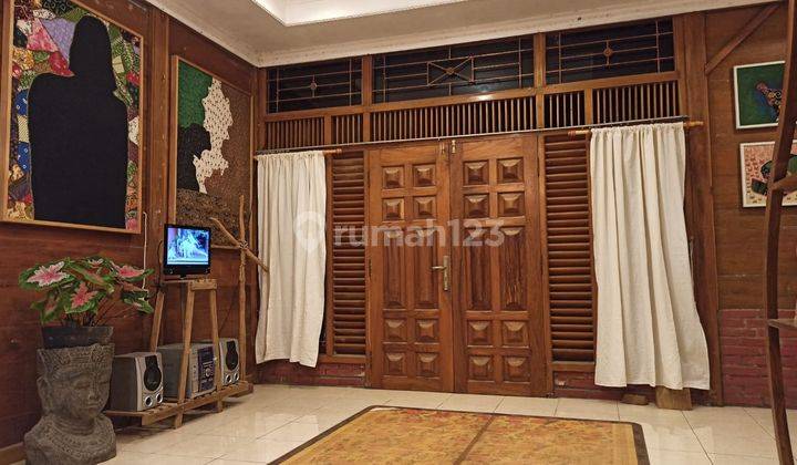 Rumah Klasik Kayu Pedesaan 1000 Meter 8