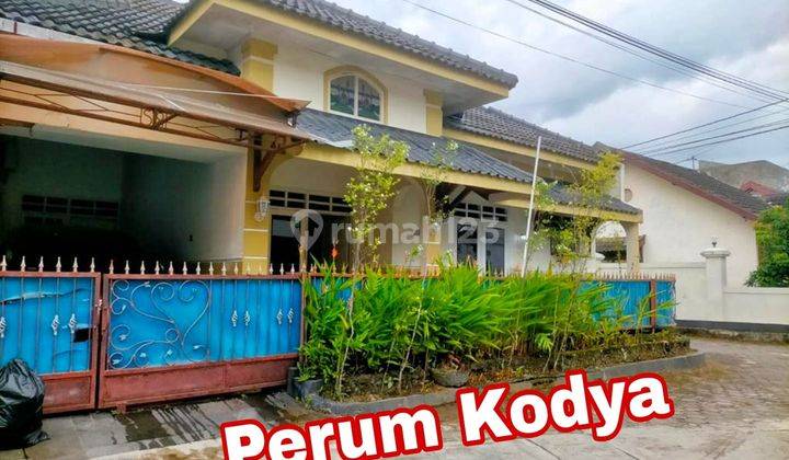 Rumah Dalam Perumahan Jogja Kota Tanah Luas 1