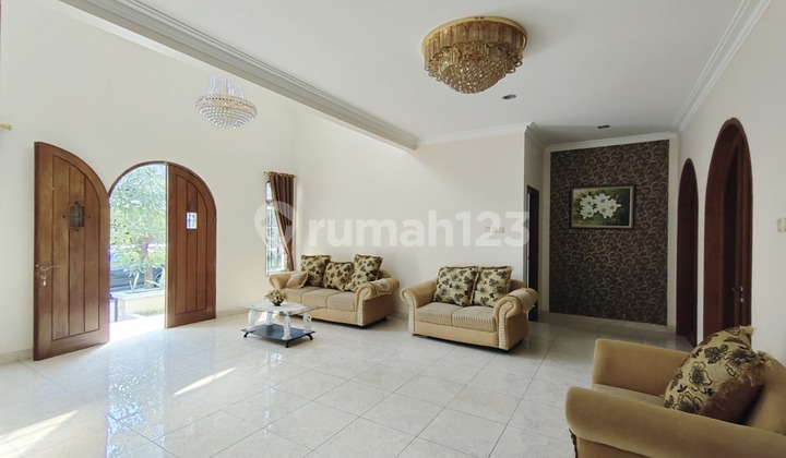 Rumah Mewah Dijual Cepat Luas 300 m² Hook 3