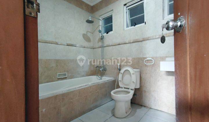 Rumah Mewah Dijual Cepat Luas 300 m² Hook 10