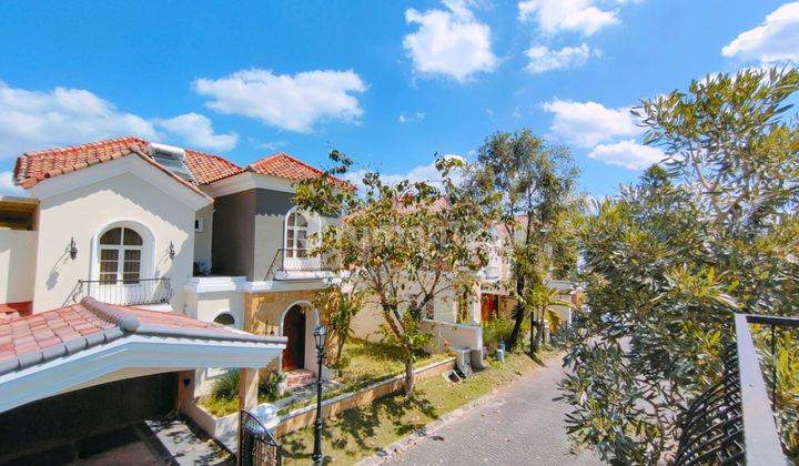 Rumah Mewah Dijual Cepat Luas 300 m² Hook 11