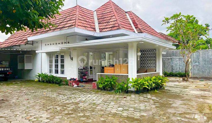 Rumah Klasik Model Kolonial Belanda Luas  1