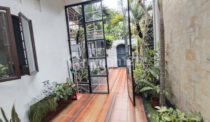 Luxury House on Spacious Green Palagan Road 2