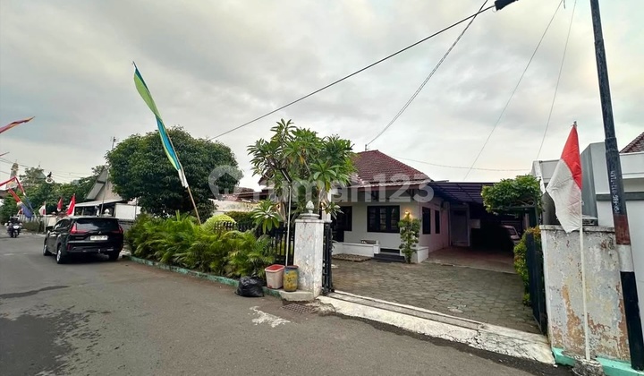 Rumah Luas Dalam Benteng Kraton Kodya Jogja 