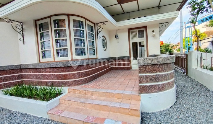 Authentic Well-Maintained Dutch Colonial House in Jogja 2