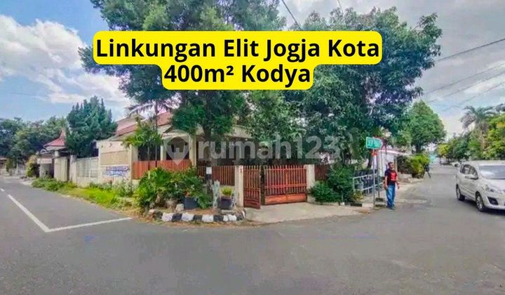 House in the Fortress of the Palace, 400 Square Meters.