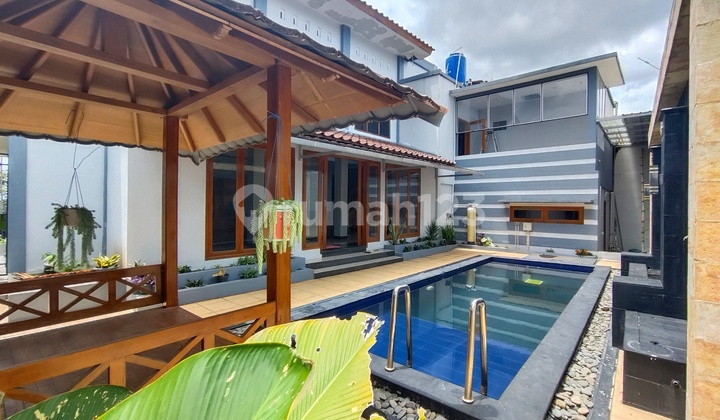 Rumaha Jalan Palagan Tanah Luas Kolam Renang 