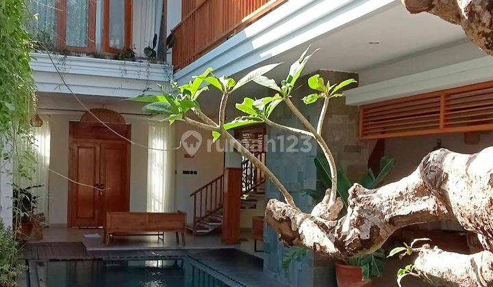 Villa Kolam Renang Modern Pedesaan Jalan Wates 2