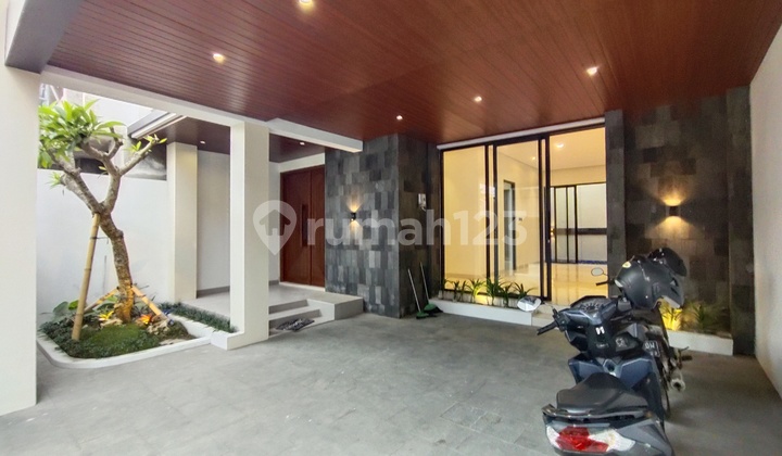 Rumah Baru Jalan Palagan Siap Huni Kolam Renang 2