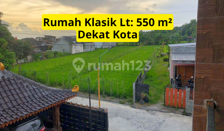 Rumah Klasik Tanah Luas Dekat Jalan Bantul 