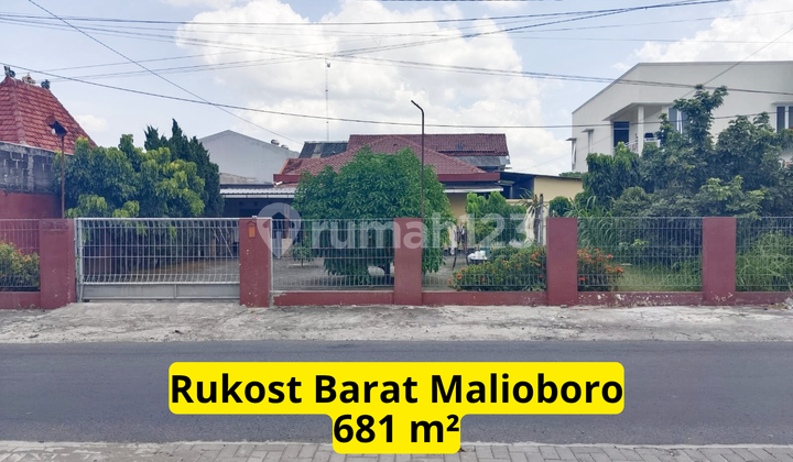 Rumah Tepi Jalan Barat Malioboro Jalan Wates
