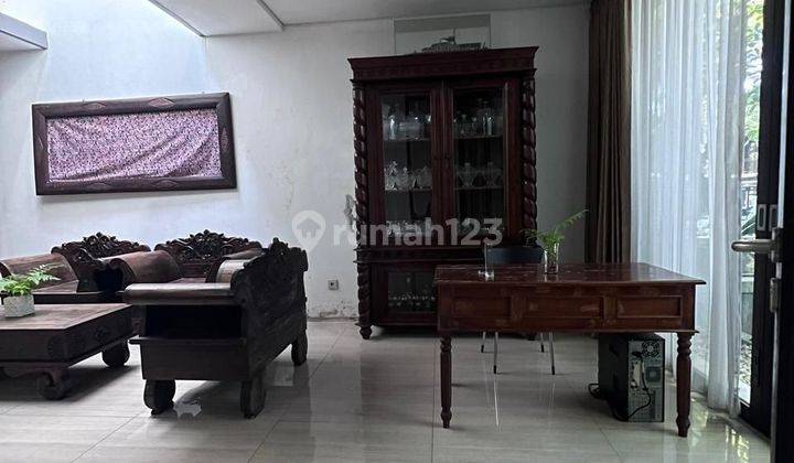 Rumah Mewah Dalam Perum Di Hyarta Residence 2