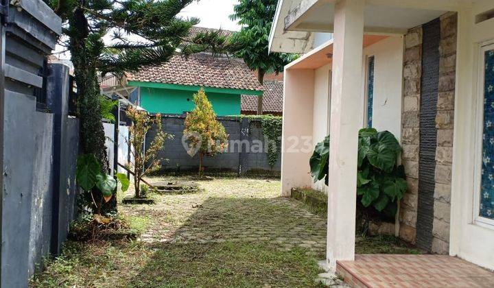 Rumah Bagus Siap Huni Halaman Luas di Kota Batu 2