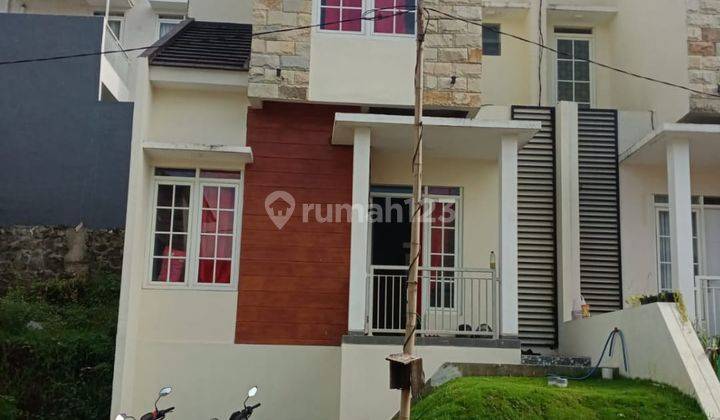 Ready Unit Rumah 2 Lantai Modern Strategis di Dau Malang  1