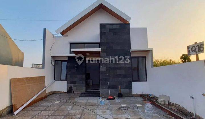 Rumah modern Siap Huni di Perumahan Istana Bandara Malang 1