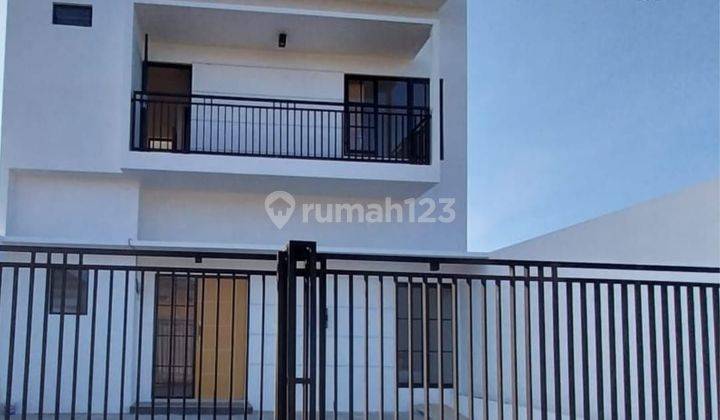 Rumah Baru 2 Lantai  Harga Bagus Di Blimbing Kota Malang. 1